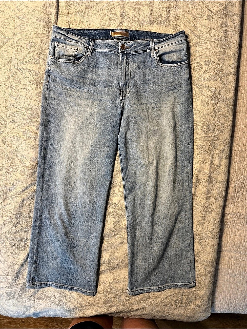Kut from the Kloth Cropped Wide Leg Jeans in Blue Size 14
